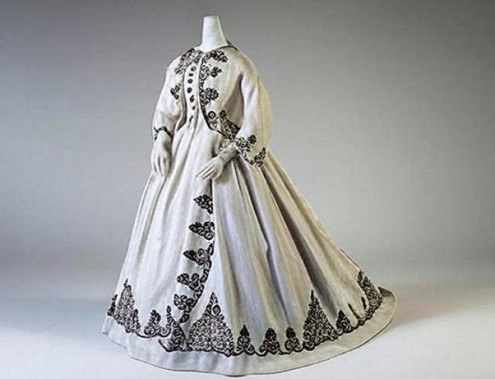Белое послеобеденное платье 1867 года